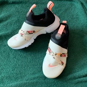 Nike 4Y tennis shoes